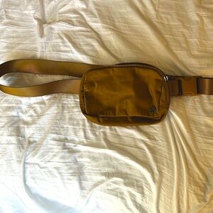 Lululemon belt bag SOLD OUT color rust brown